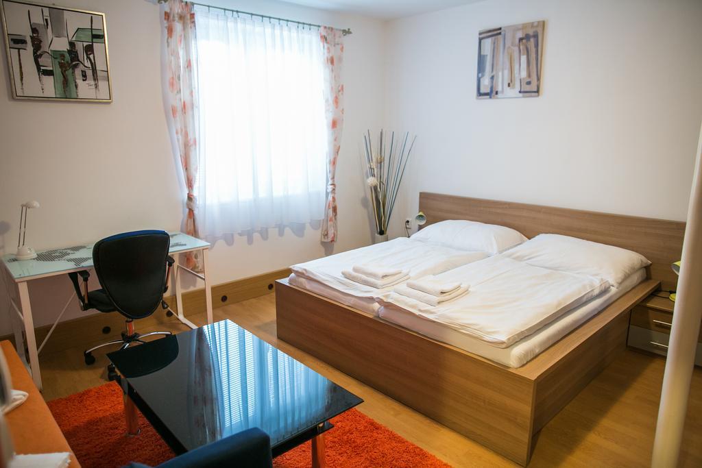 Penzion Rose Břeclav Extérieur photo